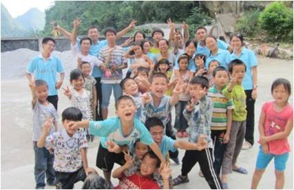 ��h������W(xu��)���������Єӡ��F(tu��n)�(du��)֧�̵��c(di��n)�ǏV���ό����Rɽ�h��կ�l(xi��ng)¡��С�W(xu��)��7��18��������?y��u)麢�ӂ��e�k��Ȥζ�\(y��n)�ӕ�������������K������^��������������(xi��ng)Ŀ������ʮ�֟��ҡ��\(y��n)�ӕ���Ļ����֧���(du��)�c���ӂ��_�ĺ�Ӱ��