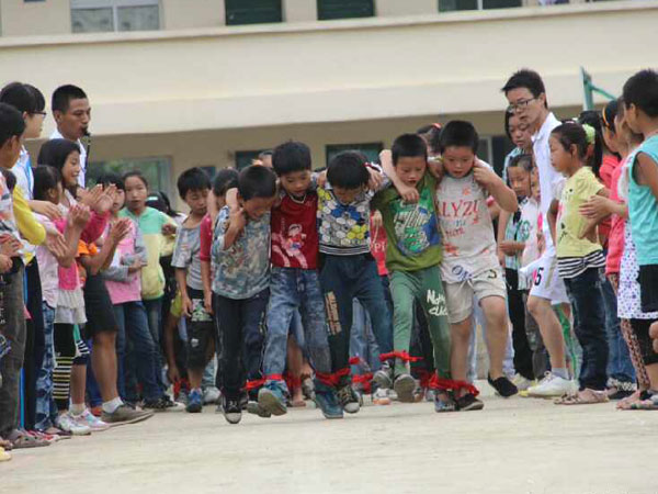 7��28�����V�|�̌W(xu��)Ժ��С�ٟ���ɽ�^(q��)���W(xu��)����֧���������С�W(xu��)�e�k���\�ӕ����mȻ���ز�δ�޽�����������꠆T��Ŭ���ͺ��ӂ���ƴ���£��\�ӕ��A�M�Y(ji��)�����D�麢�ӂ��ڱ�ِ�ЈF�Y(ji��)�f(xi��)��������������