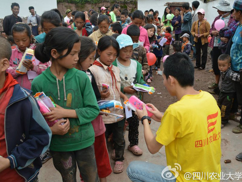 7��28������(j��ng)�v��2��(g��)��С�r(sh��)��ɽ·���Ĵ��r(n��ng)�I(y��)��W(xu��)����·ꖹ⡱�F(tu��n)�(du��)�I���Đ������Y���(du��)�T�ʹ���Ĺ�ͬŬ�����\(y��n)���˴������K���͵��˺��ӂ���������