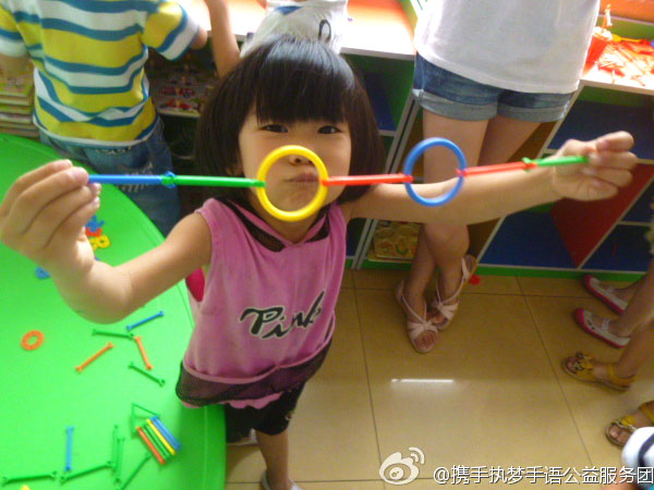 7��8����8��15�գ�ɽ�|������W(xu��)���y�ֈ�(zh��)��(m��ng)�����Z(y��)�������(w��)�F(tu��n)��ɽ�|�Ͳ��e�k�˞���37��Ĺ�����(d��ng)�������������؅^(q��)���L�@����ͯ�ļ�ͥ���˽Ⲣӛ��@����ͯ����ͽ�����r���_(k��i)չ�o(w��)�ϵK���Z(y��)��Ӗ(x��n)�����D��ɽ�|ʡ�Ͳ��а��`����(f��)���ĵĺ��ӂ�չʾ�����Ą�(chu��ng)���ֹ���