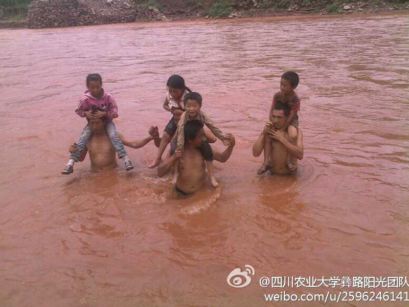 7��17�����Ĵ��r(n��ng)�I(y��)��W(xu��)����·ꖹ⡱�F(tu��n)�(du��)����������ɽ��ϲ�¿h�ɺӿ��(zh��n)�_չ֧�̻��(d��ng)���ɺӿ��(zh��n)��̎ƫƧ��ȫ��ĺ���ÿ�춼Ҫ���Ѓɂ�(g��)��С�r(sh��)�όW(xu��)��;����Ҫ���^һ�l30�׌��ĺ������D������W�����Ӷ��^�R����ĺ�����