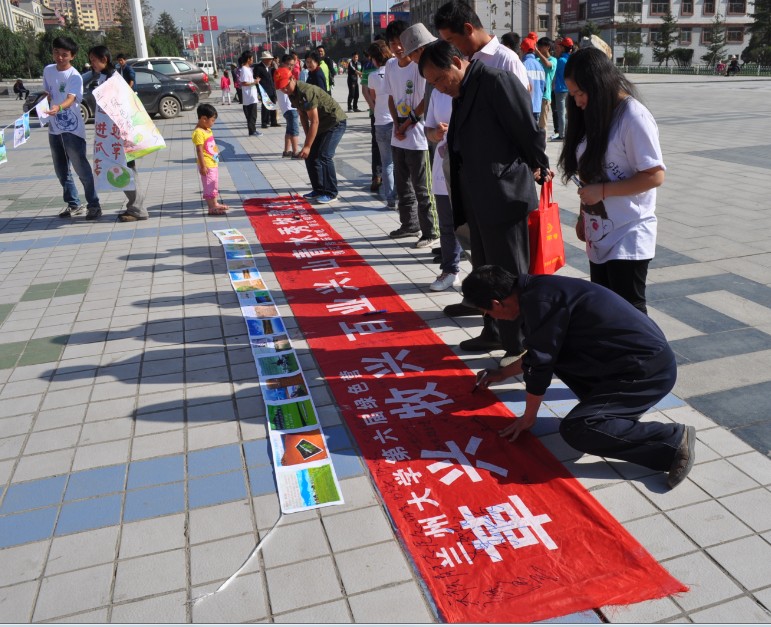 7��19�գ��m�ݴ�W(xu��)�����þGɫ�I(y��ng)����ף�������οh�����V��(ch��ng)���չ�_���_�I(y��ng)�xʽ���I(y��ng)�T��ͨ�^�·f�����w����(b��o)�͈DƬ���ڏV��(ch��ng)�������������S��������P(gu��n)ע�c�v�����D�������ڗl�����������Լ��ĺ����͸�����