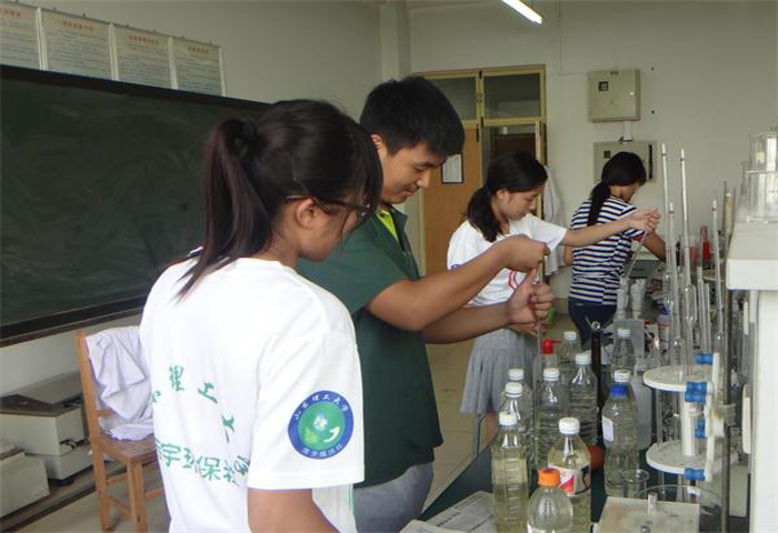 �(du��)�T��?c��)ڌ?sh��)�(y��n)�Ҍ�(du��)�ɼ��؁�(l��i)��ˮ���M(j��n)�Ќ�(sh��)�(y��n)����,����(du��)��Ҫ����ˮ�ӵ�PH�������늌�(d��o)���������ȹ����(xi��ng)ָ��(bi��o)�ęz�y(c��)����(sh��)��(j��)�M(j��n)��̎����