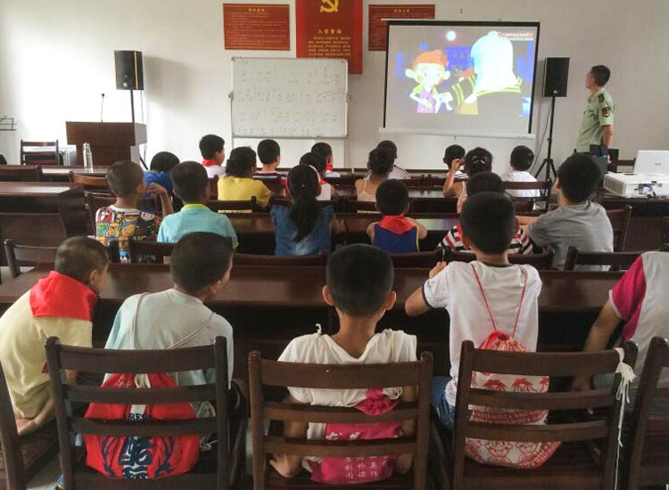 ־Ը����Ո���ą^(q��)�侯��꠰�ǰ�����ٽoС���т���������ȫ֪�R�v����