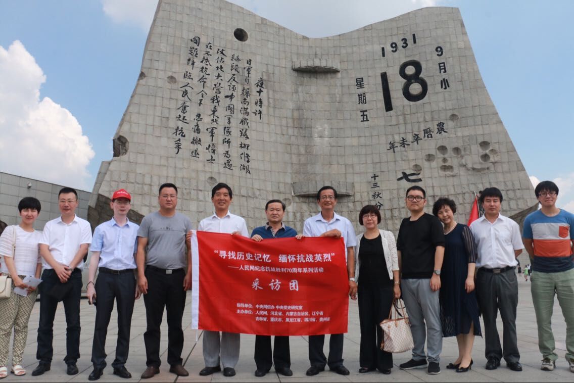 11�����磬����W(w��ng)�����߿���(zh��n)·�����L�F(tu��n)�������(y��ng)���š�һ�ˡ��o(j��)���^���^���L�����L�F(tu��n)�ɆT�ڡ��š�һ����׃�����v��ǰ��Ӱ����ꑼӽ� �z��