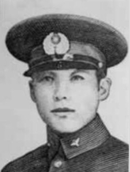 鐺��ģ�1916�꣭1937��8��17�գ����|�����(zh��n)������܊��5���մ���w�ІT�� ����һ�ˡ���׃�����܊����У���ڮ��I(y��)��1937��8��17�������ٵ������Zը�Ϻ����Ĵ�·��܊�܊˾��r�����ձ�܊�֮�����ړ������C��������鐺�����������딳����┵(sh��)ʮ���ձ�ʿ������������鐺��Ĳ������������w�ІT����֘�����������܊��֮�������һ�w�ӏ��Ԛ�ѳ����������������һ����������Ӣ����