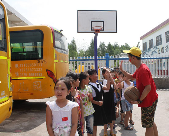 ���Ϲ��I(y��)��W(xu��)��(j��ng)��(j��)�Q(m��o)�׌W(xu��)Ժ����ϵ�P�h�������ж����������(hu��)��(sh��)�`�(du��)������ʡƽ�ɽ���P�hѦ���(zh��n)���Ӝϴ���ӢС�W(xu��)�_(k��i)չ֧�̻��(d��ng)���e�k��ӢС�W(xu��)��һ��Ȥζ�\(y��n)��(d��ng)��(hu��)��׌�W(xu��)���w��(hu��)�W��ƥ�˾��񡣈D��־Ը�߽o�W(xu��)���ĄŃ����͡�