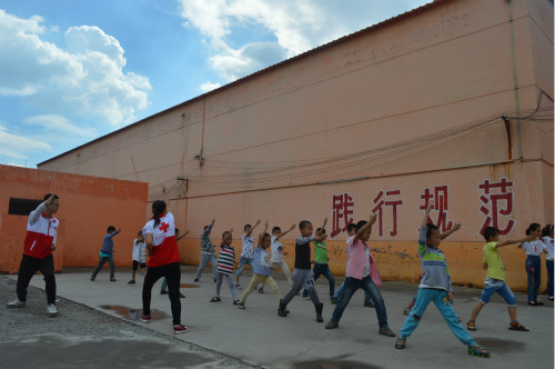 �x�ЌWԺ�tʮ��ů��־Ը����꠵�ɽ��ʡ�����н��ڿh��Ȫ�l(xi��ng)־Ը���գ����Ȫ�l(xi��ng)�ĺ��ӂ��_�O��ȭ���n�����g�n�������w�|�����M��������ȫ��l(f��)չ�� (2)