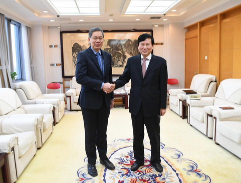 人民日?qǐng)?bào)社社長(zhǎng)、總編輯庹震會(huì)見新加坡駐華大使呂德耀一行