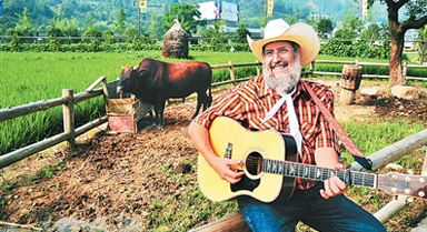 將親眼所見(jiàn)的中國(guó)唱給世界聽(tīng)